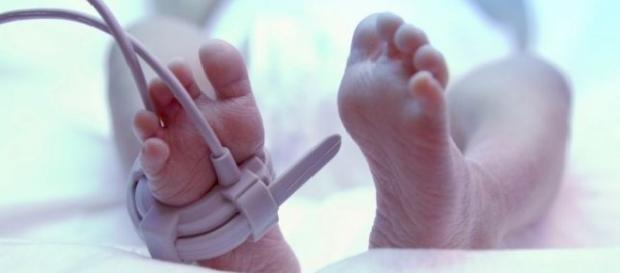 Bebelușul a stat închis în mașină patru ore Bebelușul a stat închis în mașină patru ore
