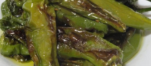 'Friggitelli' e formaggi dorati: ricetta economica e gustosa. 'Friggitelli' e formaggi dorati: ricetta economica e gustosa.