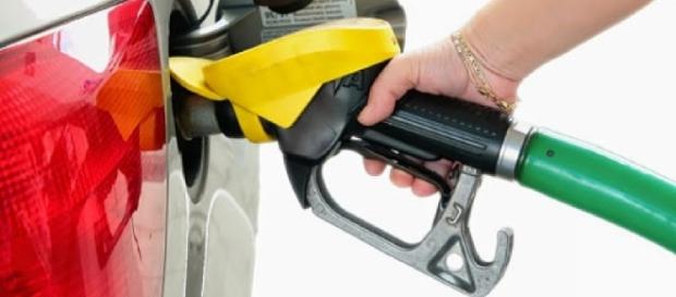 Gasolina começa a faltar em postos de Minas Gerais. Gasolina começa a faltar em postos de Minas Gerais.