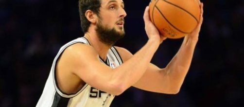 Marco Belinelli passa alla corte di Michael Jordan.