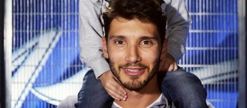 Stefano De Martino smentisce tutti i gossip.