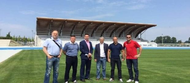 Dirigentes do Fluminense em visita a clube eslovaco (Foto: Máquina do Esporte) Dirigentes do Fluminense em visita a clube eslovaco (Foto: Máquina do Esporte)