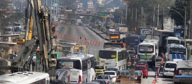 Nova interdição na Avenida Brasil Nova interdição na Avenida Brasil