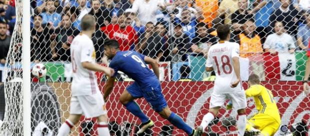 Pellé marca en el minuto 91 el segundo gol a favor de Italia Pellé marca en el minuto 91 el segundo gol a favor de Italia