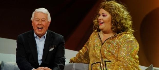 Cindy aus Marzahn bei "Wetten dass...?" im Jahr 2013 / Von Ailura - Eigenes Werk, CC BY-SA 3.0 (Wikimedia) Cindy aus Marzahn bei "Wetten dass...?" im Jahr 2013 / Von Ailura - Eigenes Werk, CC BY-SA 3.0 (Wikimedia)