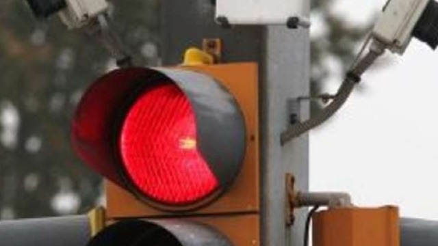 Multe per eccesso di velocit&agrave; e passaggio con il rosso