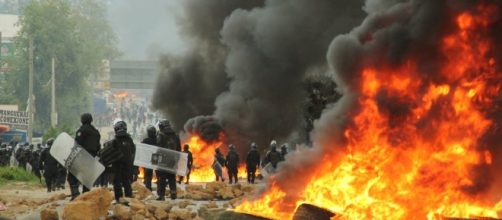 Messico: attacco della polizia alla Cnte in Oaxaca, la protesta degli insegnanti