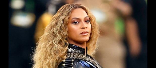 BET Beyonce does amazing performance in rain BET Beyonce does amazing performance in rain