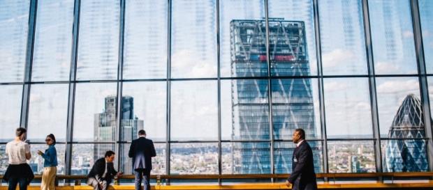 Business people, ¿Cuál es el secreto de las personas que tienen dinero? Business people, ¿Cuál es el secreto de las personas que tienen dinero?