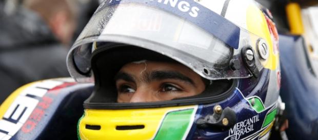 Com apenas 18 anos, piloto de Belo Horizonte testará carro da Toro Rosso Com apenas 18 anos, piloto de Belo Horizonte testará carro da Toro Rosso
