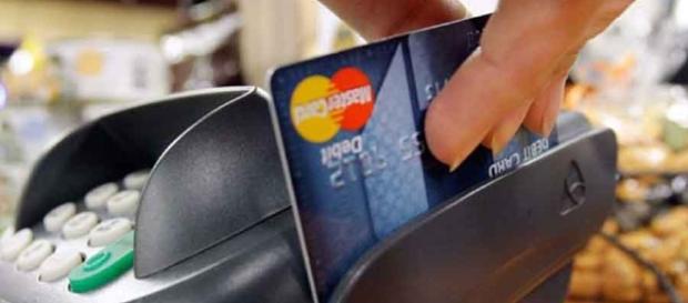 Fuerte caída del consumo con tarjetas de crédito Fuerte caída del consumo con tarjetas de crédito