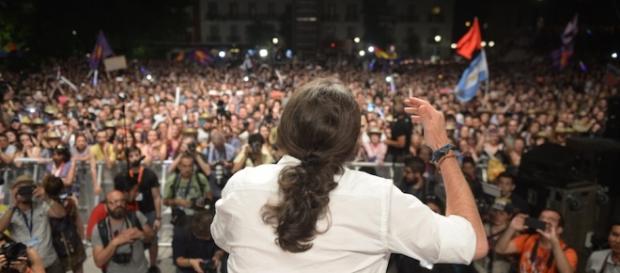 Il leader di Podemos, Pablo Iglesia, in un comizio elettorale Il leader di Podemos, Pablo Iglesia, in un comizio elettorale