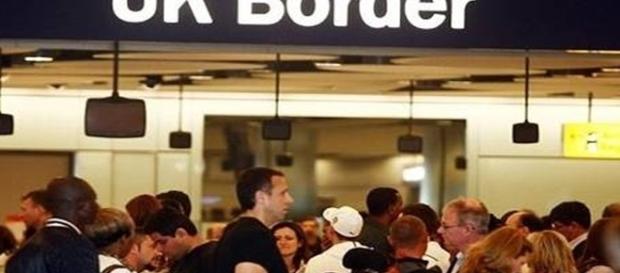 În U.K sunt peste 400 000 de români În U.K sunt peste 400 000 de români