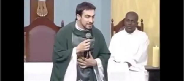 Rapaz publica vídeo do padre Fábio de Melo falando sobre violência doméstica e gera polêmica na internet Rapaz publica vídeo do padre Fábio de Melo falando sobre violência doméstica e gera polêmica na internet