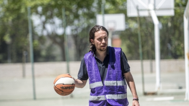 Pablo Iglesias, leader di Podemos, in campagna elettorale