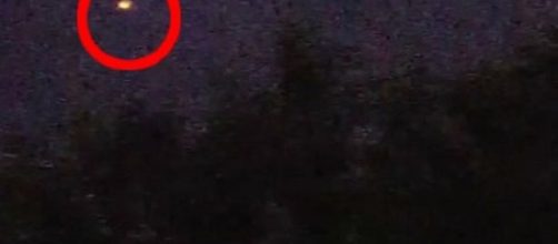 Ufo: un video sembra mostrare sfere di fuoco in cielo durante un temporale