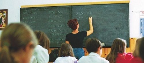 Ultime notizie scuola, martedì 28 giugno 2016: a Napoli i docenti dicono No al Bonus