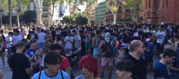 Alrededor de un millar de personas se reunieron para la primera Pokedada en Barcelona Alrededor de un millar de personas se reunieron para la primera Pokedada en Barcelona