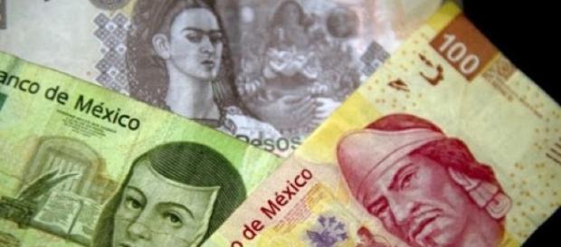 Dinero, billetes de distintas denominaciones. Dinero, billetes de distintas denominaciones.
