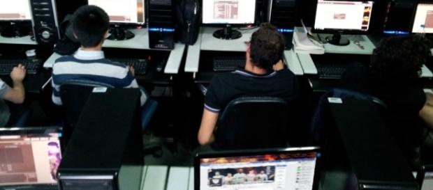 Los jugadores 'profesionales' de HaxBall White Night en sus cibersalas ubicadas en CABA. Los jugadores 'profesionales' de HaxBall White Night en sus cibersalas ubicadas en CABA.