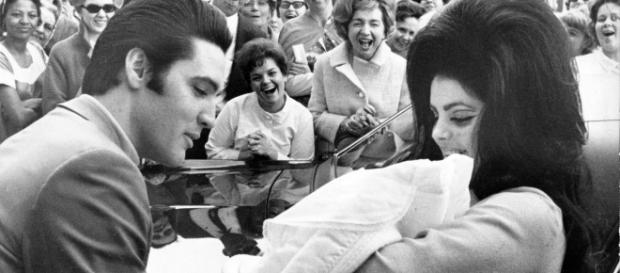 Newborn Lisa Marie with the King and her mother (Wikipedia) Newborn Lisa Marie with the King and her mother (Wikipedia)