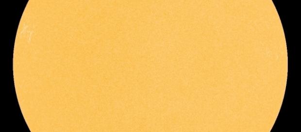 O Sol, nesta segunda-feira (27), sem manchas em sua superfície (Cortesia: SDO/NASA) O Sol, nesta segunda-feira (27), sem manchas em sua superfície (Cortesia: SDO/NASA)