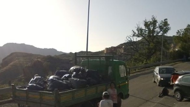 Uno dei momenti di "PuliAmo Galati".