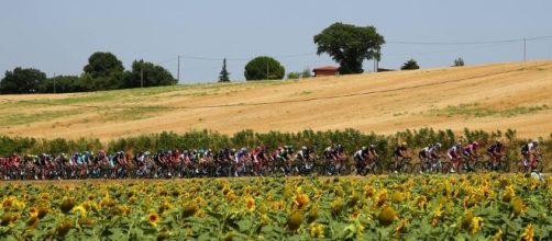 Tour de France, due corridori danno forfait