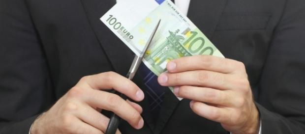 Oltre 5.100 euro: è quanto percepisce, in media, per ogni seduta un Consigliere regionale della Puglia. Oltre 5.100 euro: è quanto percepisce, in media, per ogni seduta un Consigliere regionale della Puglia.