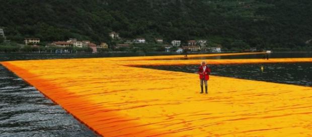 The Floating Piers di Christo: tutto pronto sul lago di Iseo - estetica-mente.com The Floating Piers di Christo: tutto pronto sul lago di Iseo - estetica-mente.com