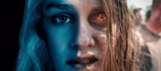Daenerys Targaryen contro uno zombie Daenerys Targaryen contro uno zombie