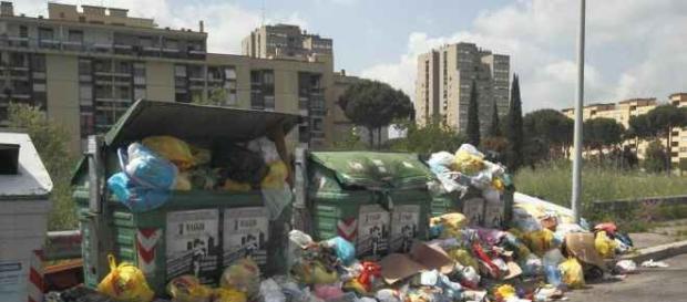 Emergenza rifiuti, Roma al collasso Emergenza rifiuti, Roma al collasso