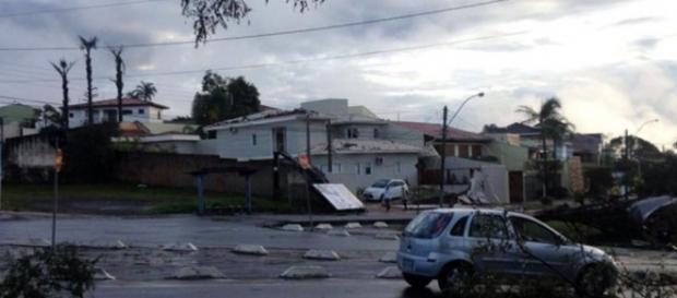 Estragos causados pelos fortes ventos Estragos causados pelos fortes ventos