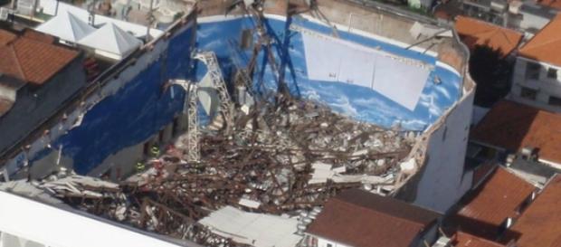 Igreja Renascer fez reforma irregular no telhado. Igreja Renascer fez reforma irregular no telhado.