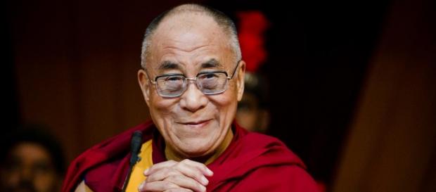 Il Dalai Lama ha criticato le posizioni assunte dal governo tedesco e dall'UE sulla crisi migratoria Il Dalai Lama ha criticato le posizioni assunte dal governo tedesco e dall'UE sulla crisi migratoria