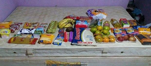 Policiais doaram alimentos para família de ladrão que roubou para comprar comida Policiais doaram alimentos para família de ladrão que roubou para comprar comida