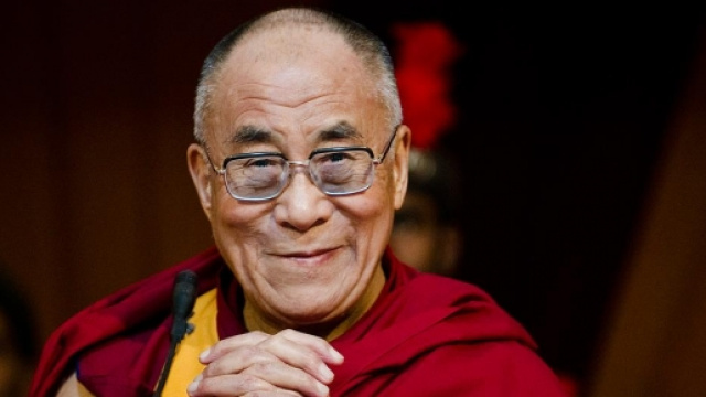Il Dalai Lama ha criticato le posizioni assunte dal governo tedesco e dall'UE sulla crisi migratoria