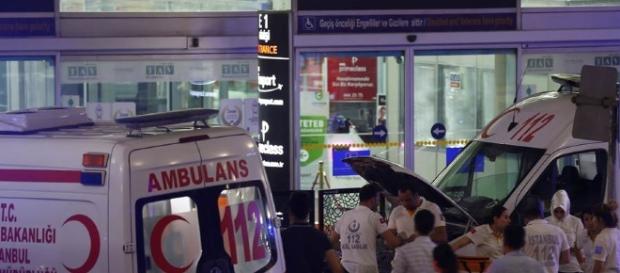 Atentado terrorista en el aeropuerto internacional de Estambul Atentado terrorista en el aeropuerto internacional de Estambul
