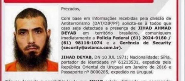 Autoridades pedem para que popoulação comunique imediatamente a Polícia Federal caso você tenha informações referentes a este sujeito. Autoridades pedem para que popoulação comunique imediatamente a Polícia Federal caso você tenha informações referentes a este sujeito.