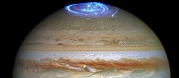 Hubble capturou imagens fantásticas da aurora de Júpiter (crédito: NASA, ESA, e J. Nichols) Hubble capturou imagens fantásticas da aurora de Júpiter (crédito: NASA, ESA, e J. Nichols)