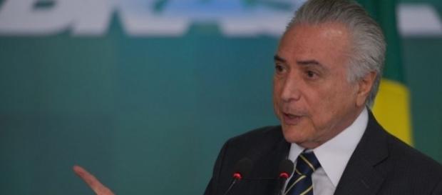O presidente Michel Temer num evento dentro do Palácio do Planalto: sem transmissão ao vivo fora de Brasília. O presidente Michel Temer num evento dentro do Palácio do Planalto: sem transmissão ao vivo fora de Brasília.