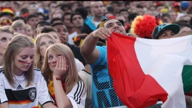 I tifosi italiani e tedeschi pronti all'ennesima sfida