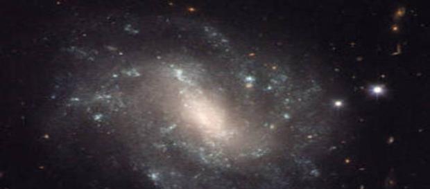Aceleração do universo contradiz dados iniciais sobre o evento após o Big Bang Aceleração do universo contradiz dados iniciais sobre o evento após o Big Bang