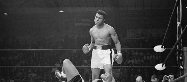 Ali en uno de sus famosos combates, "bailaba" en el ring Ali en uno de sus famosos combates, "bailaba" en el ring