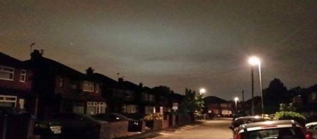 Clarão também foi observado sobre o céu de Manchester (Inglaterra) Clarão também foi observado sobre o céu de Manchester (Inglaterra)