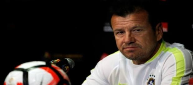 Dunga em entrevista coletiva nos Estados Unidos Dunga em entrevista coletiva nos Estados Unidos