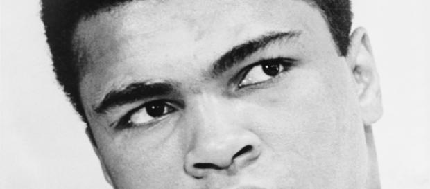 Il grande Muhammad Ali si spegne all'età di 74 anni. Il grande Muhammad Ali si spegne all'età di 74 anni.