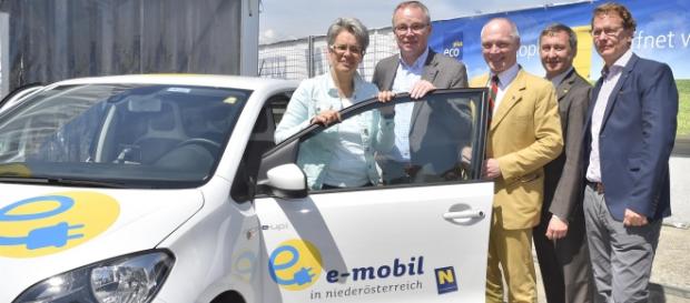 Zufriedene Veranstalter: LR P. Bohuslav, LR St. Pernkopf, H. Miernicki (ecoplus), H. Greisberger (eNu), St. Szyszkowitz (EVN) Foto: NLK Reinberger Zufriedene Veranstalter: LR P. Bohuslav, LR St. Pernkopf, H. Miernicki (ecoplus), H. Greisberger (eNu), St. Szyszkowitz (EVN) Foto: NLK Reinberger