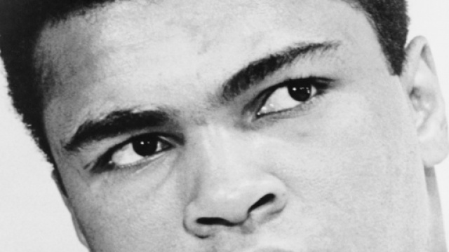 Il grande Muhammad Ali si spegne all'et&agrave; di 74 anni.
