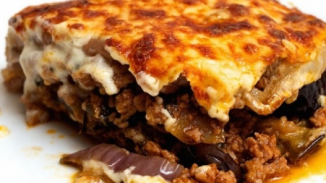 Il piatto pi&ugrave; famoso della cucina Greca: La Moussaka